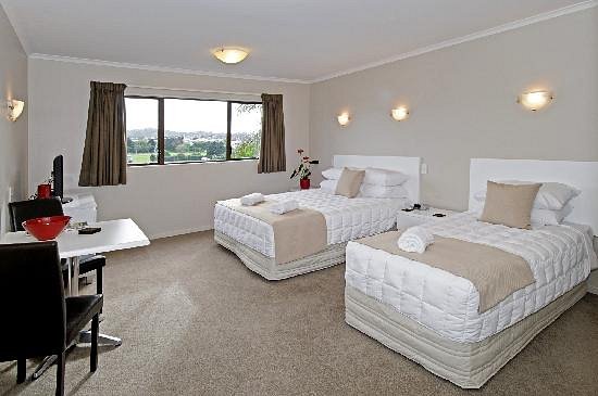 Airport Harbour View Motel